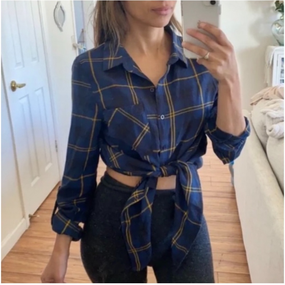 🪞 h&m collared front tie button up plaid long sleeve top shirt